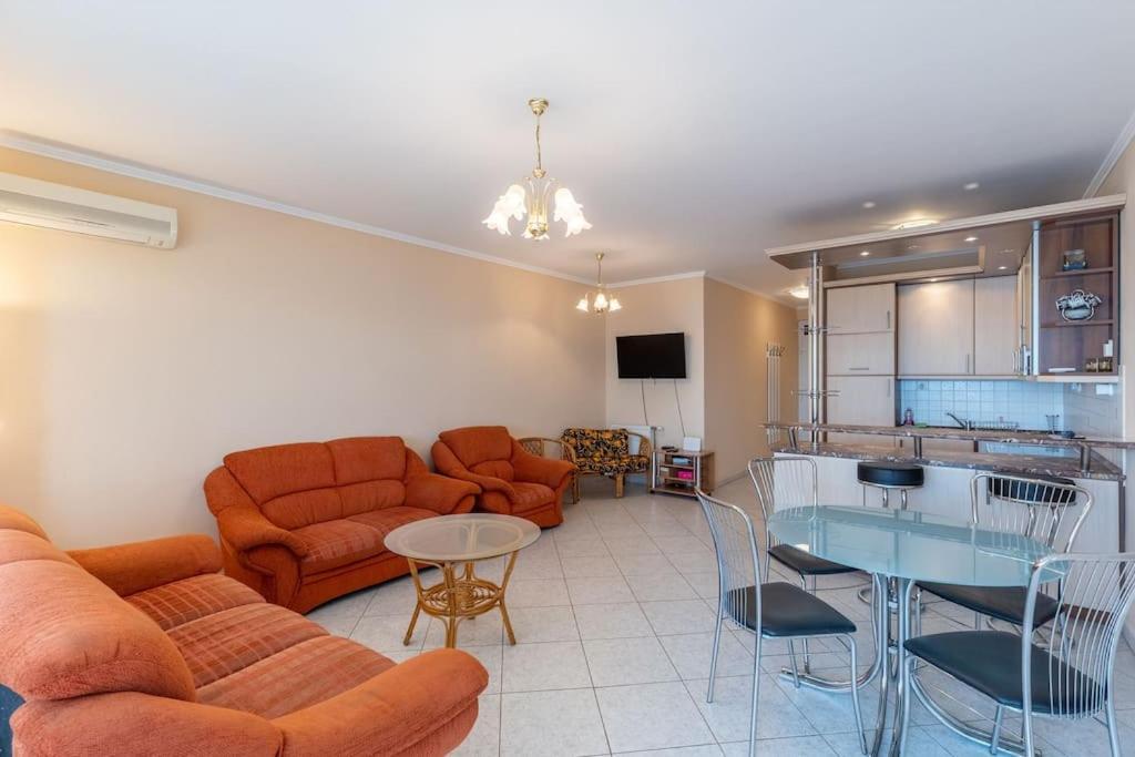 Kek Hullam By Bltn Apartment