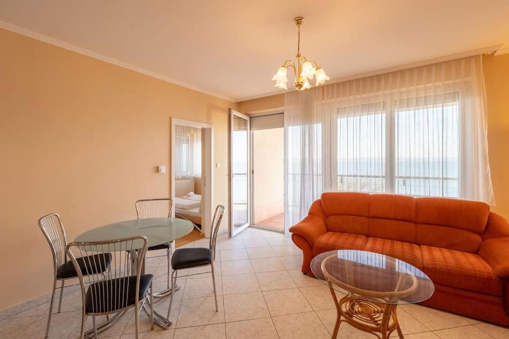 Kek Hullam By Bltn Apartment *